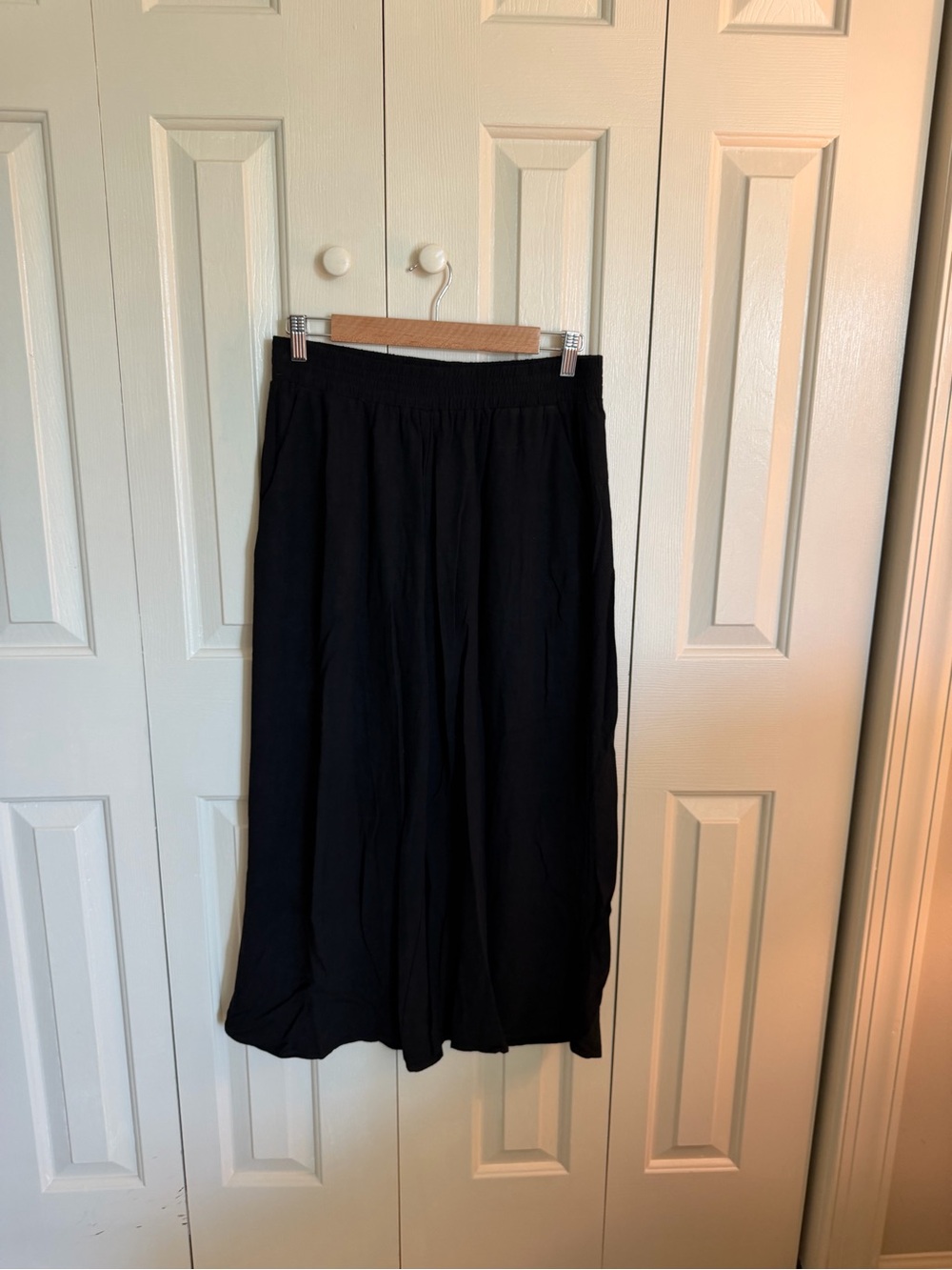 Women's Black Elastic Waist wide leg cropped pants